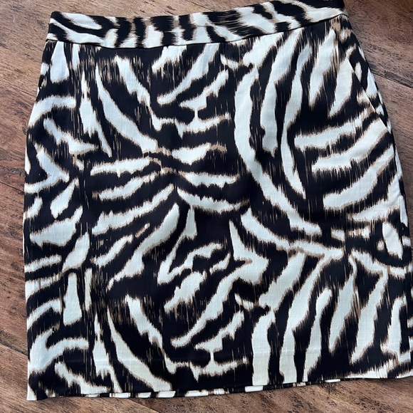Ann Taylor skirt, animal print, size 2P - Picture 6 of 6